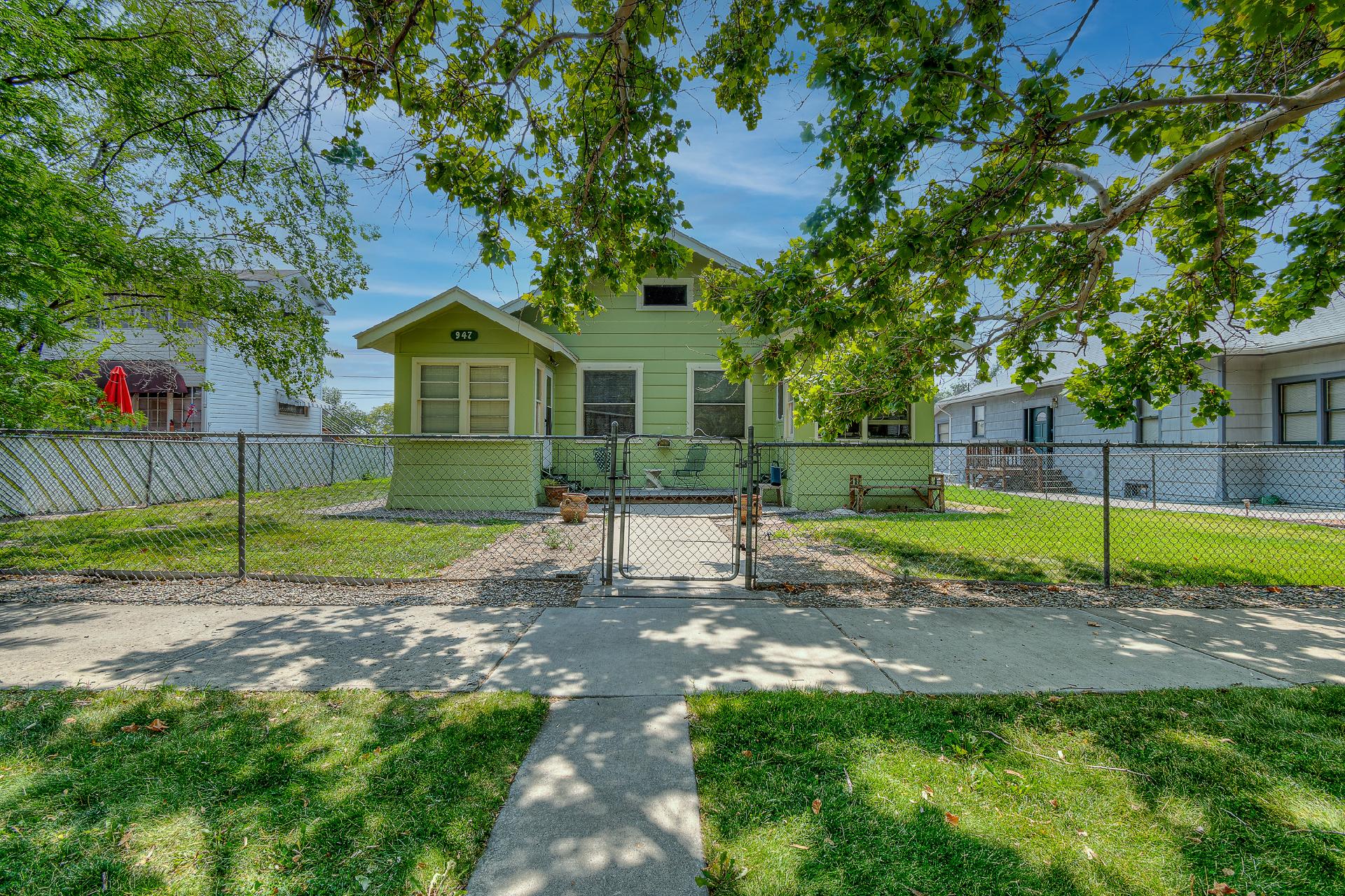 945 Colorado Avenue Property Photo 1