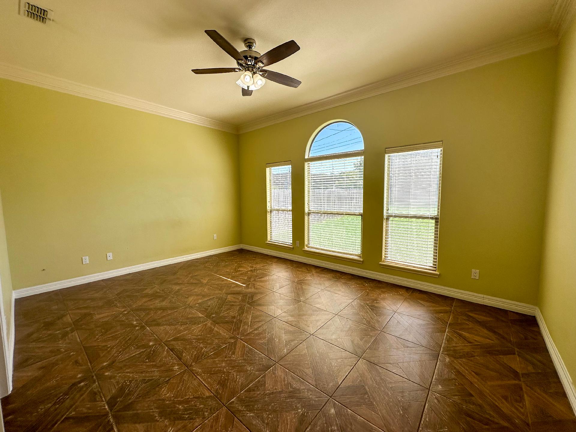 3813 Holland Dr. Property Photo 13