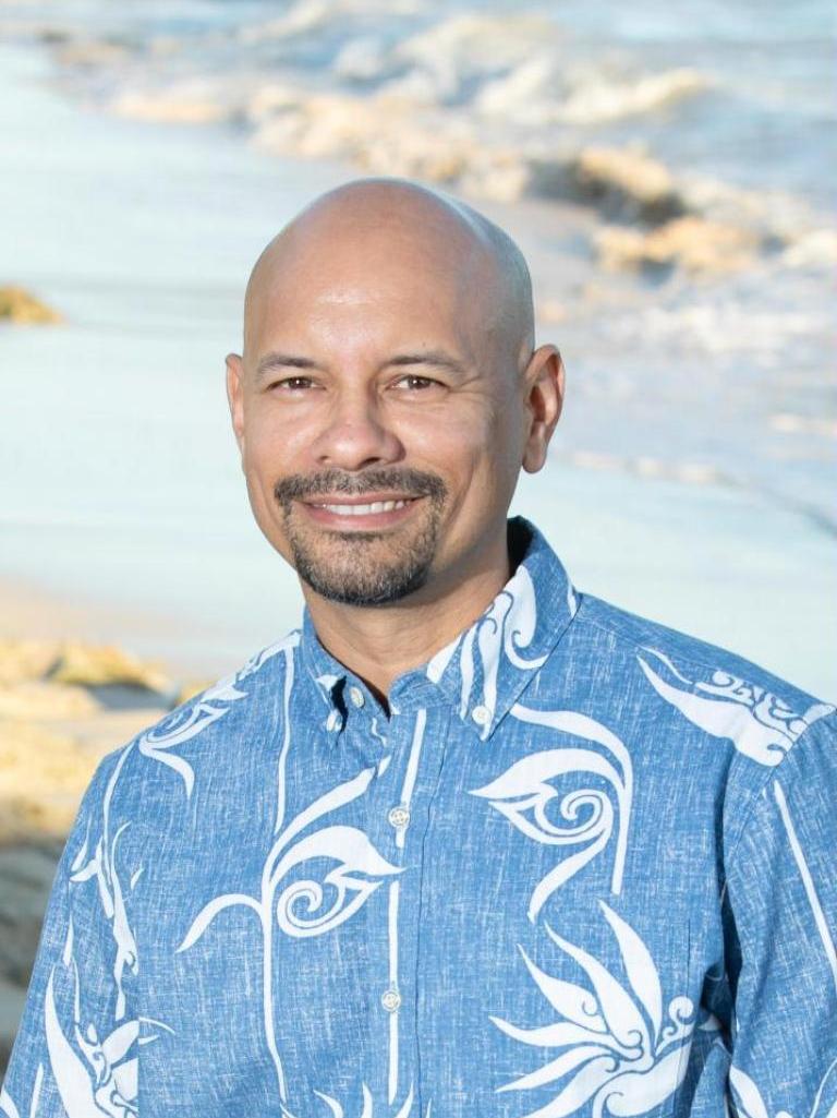 Luis M Beza-Cay